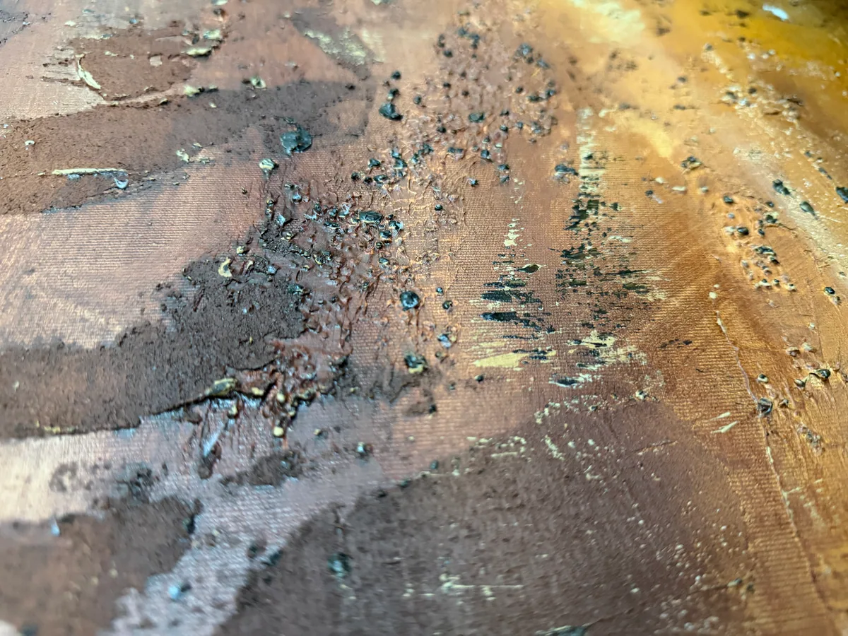 Surface detail — Amber Strata by Alyne Perfeito, 150 x 100 cm (59.1 x 39.4 in)