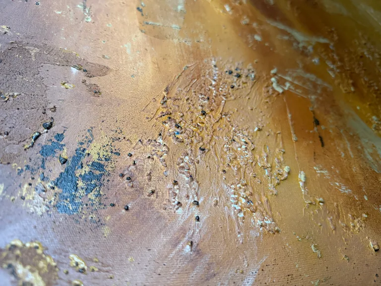 Surface detail — Amber Strata by Alyne Perfeito